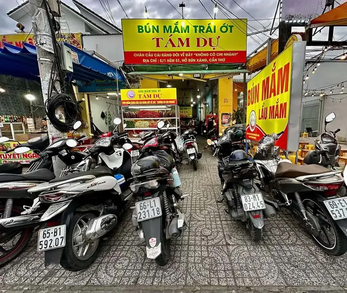 A storefront sign for "BÚN MẮM TRÁI Ớt TÁM DỰ” a Vietnamese restaurant specialising in bún mắm and lẩu mắm. (Source: Bún Mắm Tám Dự)