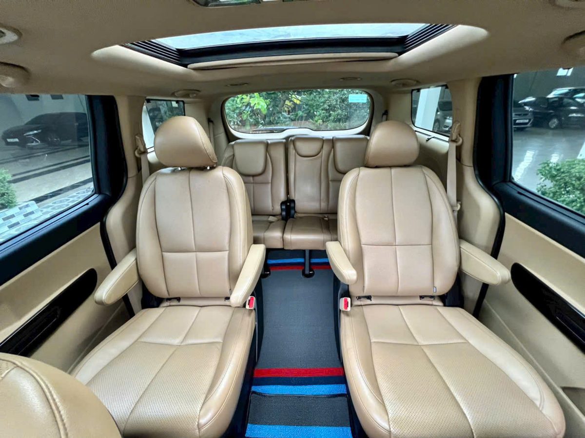 The limousine service offers a wide range of departure times for passengers to choose from, at reasonable prices. (Source: Van Anh)