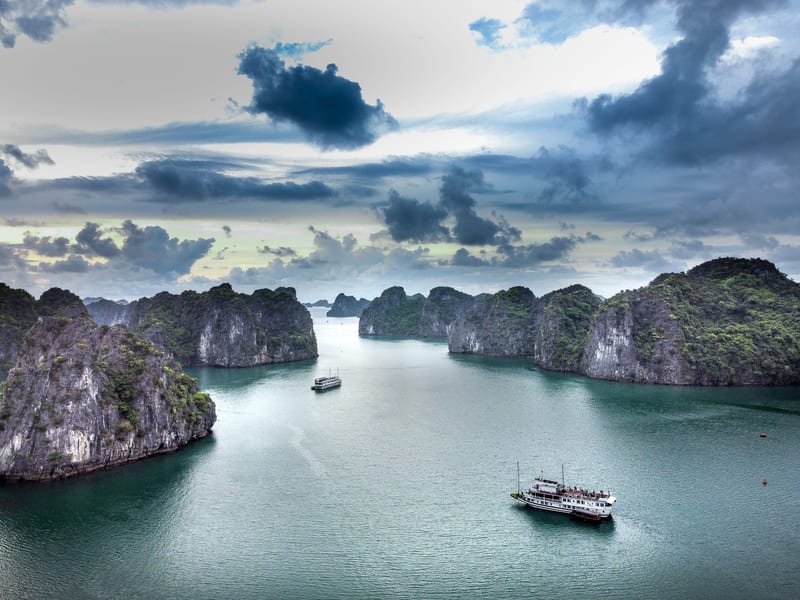 Bai Tu Long Bay
