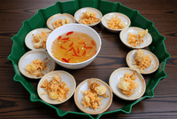 Steamed Rice Cakes with Pork Skin